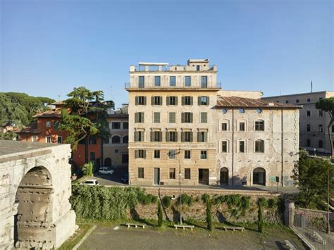 A Palazzo rhinoceros di Roma, Alessia Caruso Fendi porta nuove .